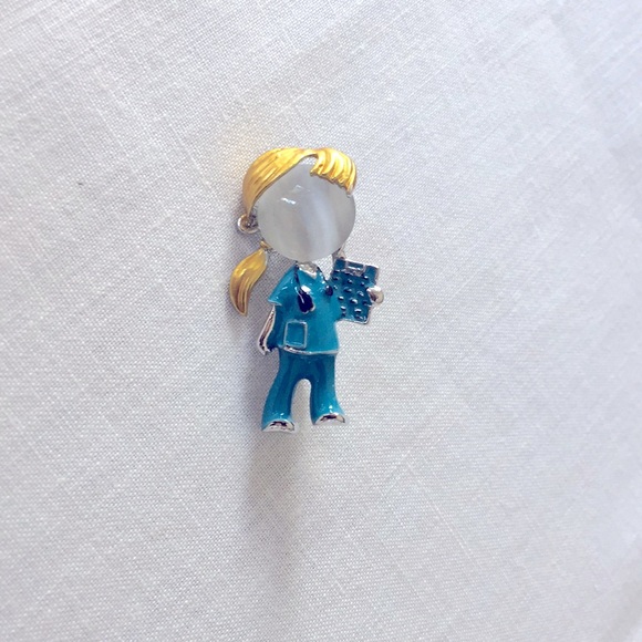 π50% OFF/3+...Nurse/Doctor Brooch - Picture 1 of 4